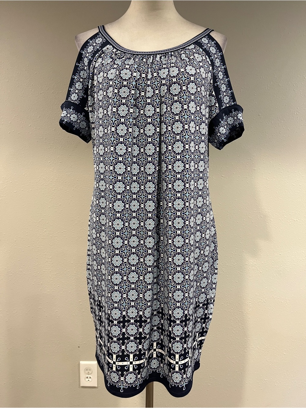 Max Studio Cold-Shoulder Navy and White floral Printed Shift mini Dress size M